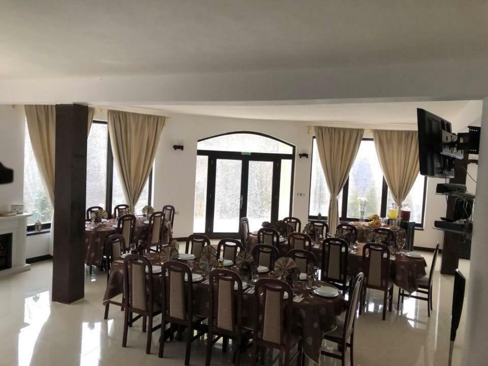 Pensiunea Medeea Ξενοδοχείο Pestis Εξωτερικό φωτογραφία